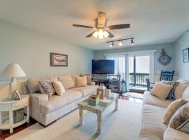 N Topsail Beach Oceanfront Condo with Pool!，位于北托普塞尔海滩的酒店