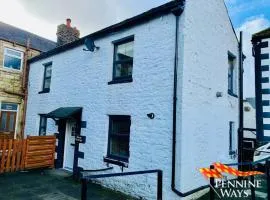 Forge Cottage - Lovingly Restored Cottage in Town Centre