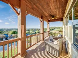 Hillside Retreat Lake Travis - Lakefront Parks & Boat Ramp，位于Lago Vista的酒店