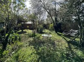 Maisonnette studio avec jardin