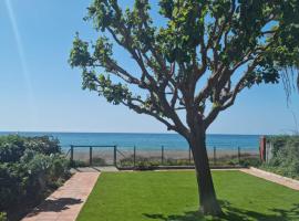 Beach House Valleniza，位于贝莱斯的酒店