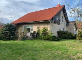 Dom z Ogrodem blisko Trójmiasta i Kaszub，位于Dobrzewino的酒店
