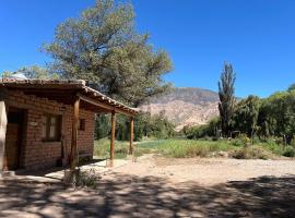 El Encuentro - cabaña con vistas a los cerros - Maimará，位于麦马拉的酒店