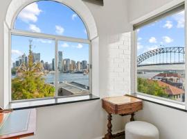 Lovely Apartment with Spectacular Views，位于悉尼的酒店