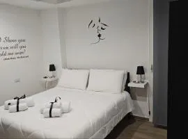 Black & White Luxury Rooms