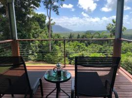 Daintree - House with a view，位于Cow Bay的自助式住宿