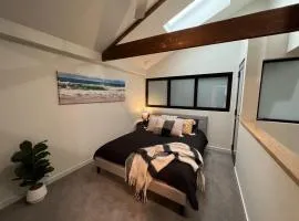 Apt with Aircon & Loft Bedroom Great Location
