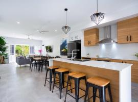 5 Star Villa in Tropical location with Patio and Hot Tub 3 bedroom 2 Bath