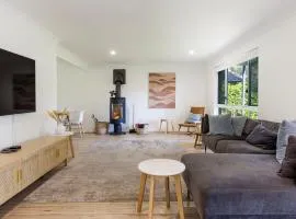Coastal Oasis - Pet Friendly - 6 Mins Walk to Beach