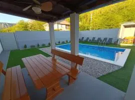 Sasha Apartment and Swimming Pool