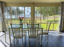 Aircabin - Tuggerawong - Lake Front - 3 Beds House，位于Rocky Point的别墅