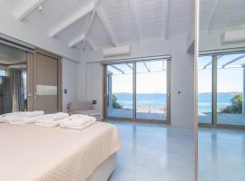 Beach Villa Cavo- with private sea access，位于马蒂亚斯的酒店