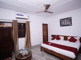 Hotel Lecston @Yashobhoomi Dwarka Sector - 25 metro station，位于新德里Dwarka的酒店