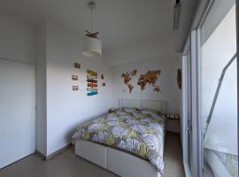 Chambre + balcon dans maison calme - 5 min des plages，位于拉西约塔的酒店