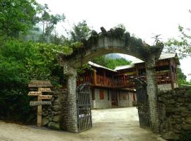 MUONG HOA Peaceful HOMESTAY & Sapa，位于老街市的酒店