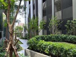 Private 1 Bedroom at Niche Mono Mega Space Bangna，位于曼那的带泳池的酒店