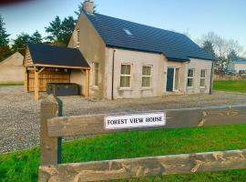 Forest View House & Hot Tub Sleeps 9，位于Ballynameen的农家乐