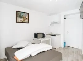 19m2 Studio with air conditioning In The 15th