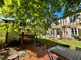 Authentique villa du XIX e siècle avec piscine，位于Lue的酒店