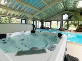 Gite Piscine et Jacuzzi intérieurs