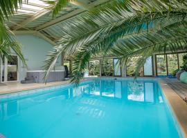 Gite Piscine et Jacuzzi intérieurs，位于Cherveix-Cubas的酒店
