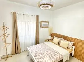 Olongapo Lawud - 3mins Walking Distance to Inflatable Island and Beaches