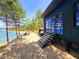 Nomad Lake Cabins，位于Rugineşti的住宿