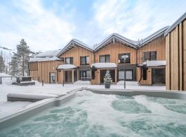 Luxury Ski-in&Out &Private Jacuzzi (Levi Diamonds)，位于锡尔卡的带泳池的酒店