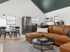 Hudson Valley and The Berkshires Cottage，位于Hillsdale的酒店