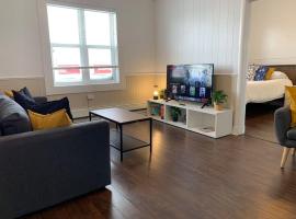 Large 1-bedroom Condo l Downtown l WiFi & Smart TV，位于穆斯乔的公寓