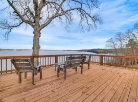 Grand Lake Views: Pet-Friendly Jay Getaway!