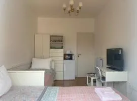 Mirela's Private Room with key, AC, lift & balcony in the center of Nice on the Cote d'Azur