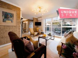 Honeyeater Hidden Gem - 2BR Central Quiet，位于Bowden的酒店