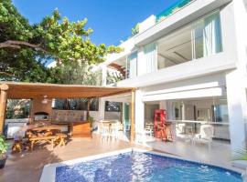 Casa em resort, beira mar, 4 suítes, piscinas，位于帕纳米林的酒店