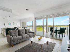 Hindmarsh Island - Linen Included - Waterfront - Luxury，位于Hindmarsh Island的酒店