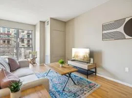 CozySuites Mill District with pool, gym #03