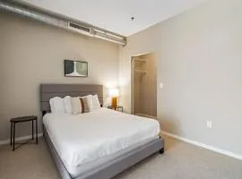 CozySuites 2BR Mill District with pool, gym #02