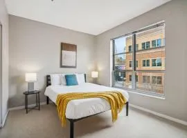 CozySuites 2BR Mill District with pool, gym #04