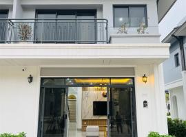 Villa Sonasea Vân Đồn by Deluxe Stay，位于Cái Rồng的酒店