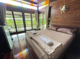 Ruen Orathai Resort，位于班武里府的酒店