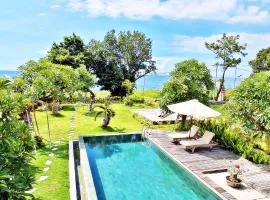 JOGLO APONG Beachfront Apartment