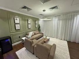 Olaya’s Elegant Urban Retreat