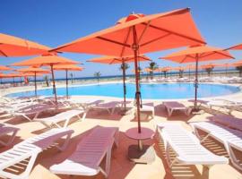 App S1 à l'hôtel Andalucia Beach，位于比塞大的公寓式酒店