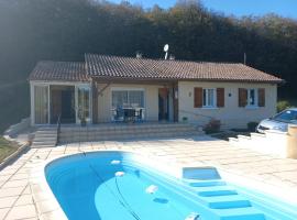 La N'OIE - Piscine - Sarlat 10min，位于Rivaux的酒店