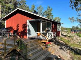 Bastukleven, stuga i Hamnsundets skärgårds idyll，位于Saltvik的酒店