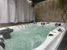 Studio avec jacuzzi privé