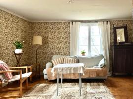 Hus från 1800-talet med tre eldstäder，位于Lönashult的酒店