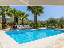 The Olive Grove Cottage with private swimming pool，位于阿卡尼斯的酒店
