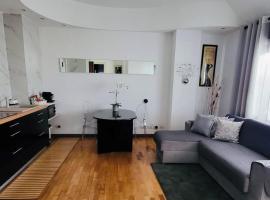 San Siro Terrace Attic Apartment Milano，位于米兰圣西罗球场地铁站附近的酒店