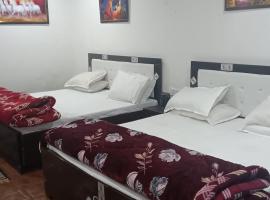 Somnath residency，位于范兰德凡的带按摩浴缸的酒店